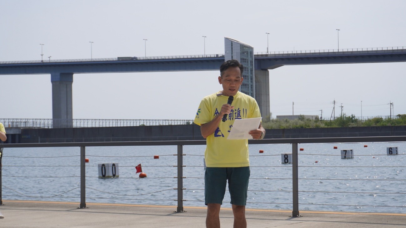 土木系学生によるコンクリートカヌー大会の様子