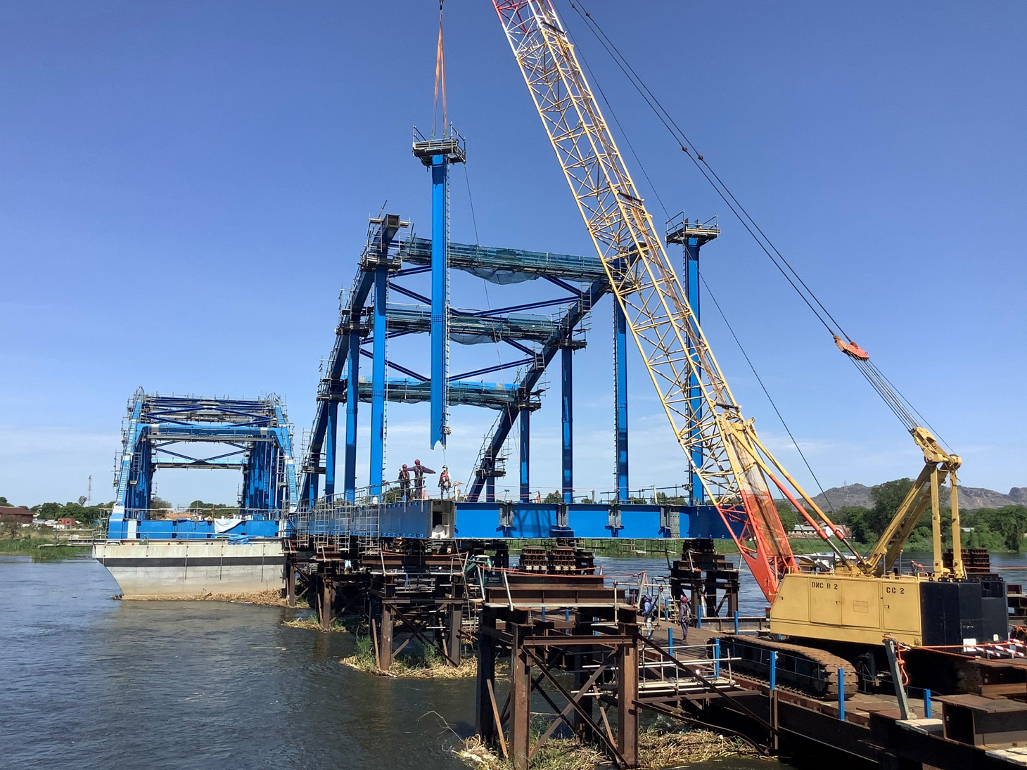 Photo 13: Erection of Langer Bridge on Temporary Bridge